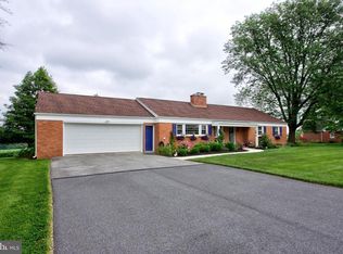 109 Locust Ln, Willow Street, PA 17584