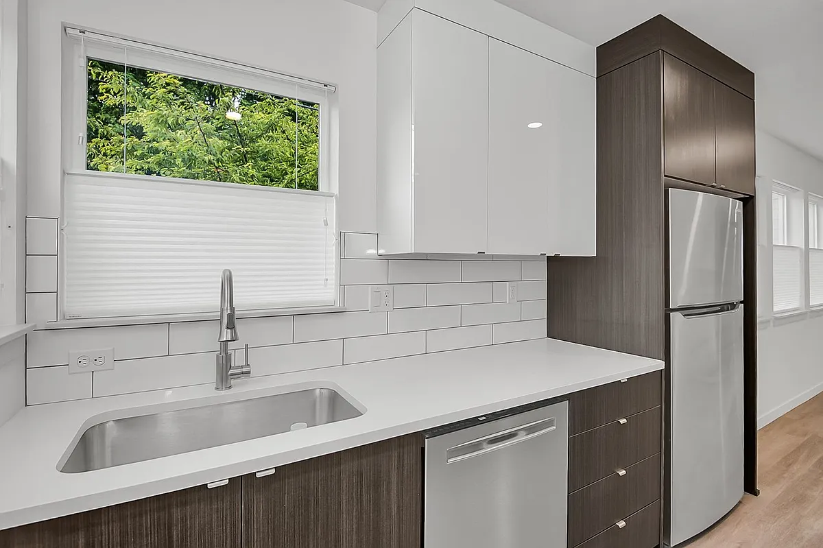 Building Photo - Alsk, Llc 8-Plex