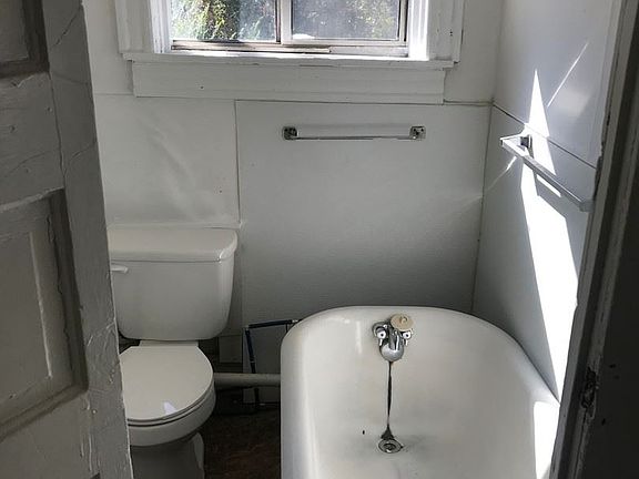 5th image of 1711 Floyd St APT 2-UPPER