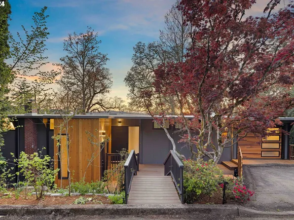 2510 Woodland Dr, Eugene, OR 97403