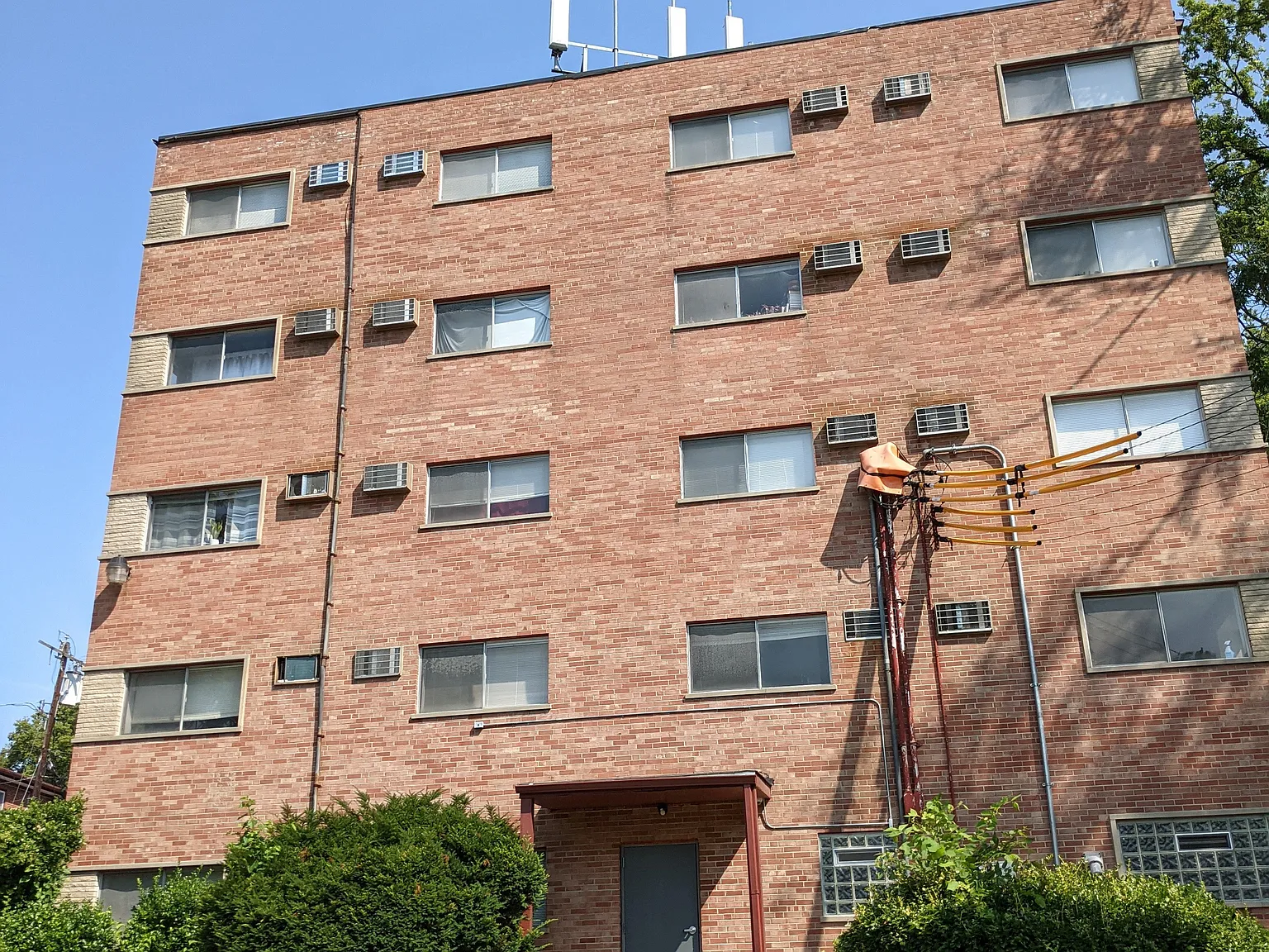 Stein Apartments — Photo 2