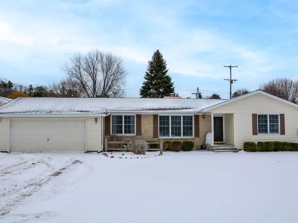 6114 Center Rd, Traverse City, MI 49686