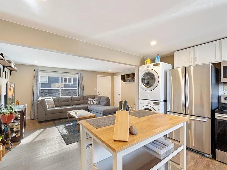 232 S Lowell Blvd — Photo 9