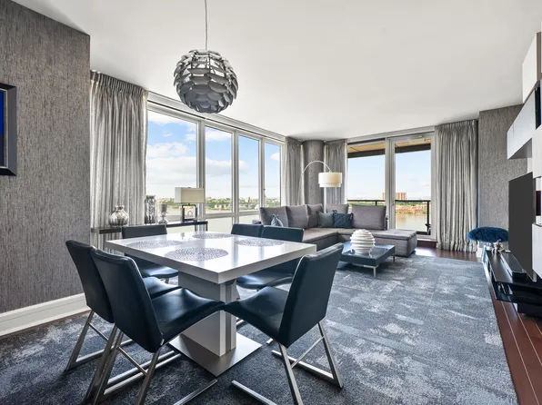 60 Riverside Boulevard 2403 image 3 of 28