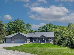 3 Echo Bluff Ln, Holts Summit, MO 65043