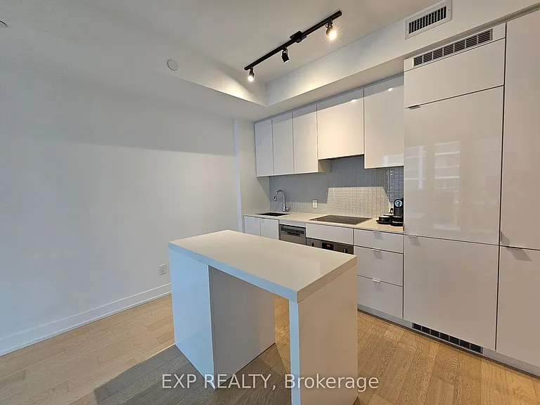 7 Grenville St #1209 — Photo 9