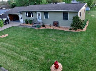 411 11th Ave NW, Independence, IA 50644