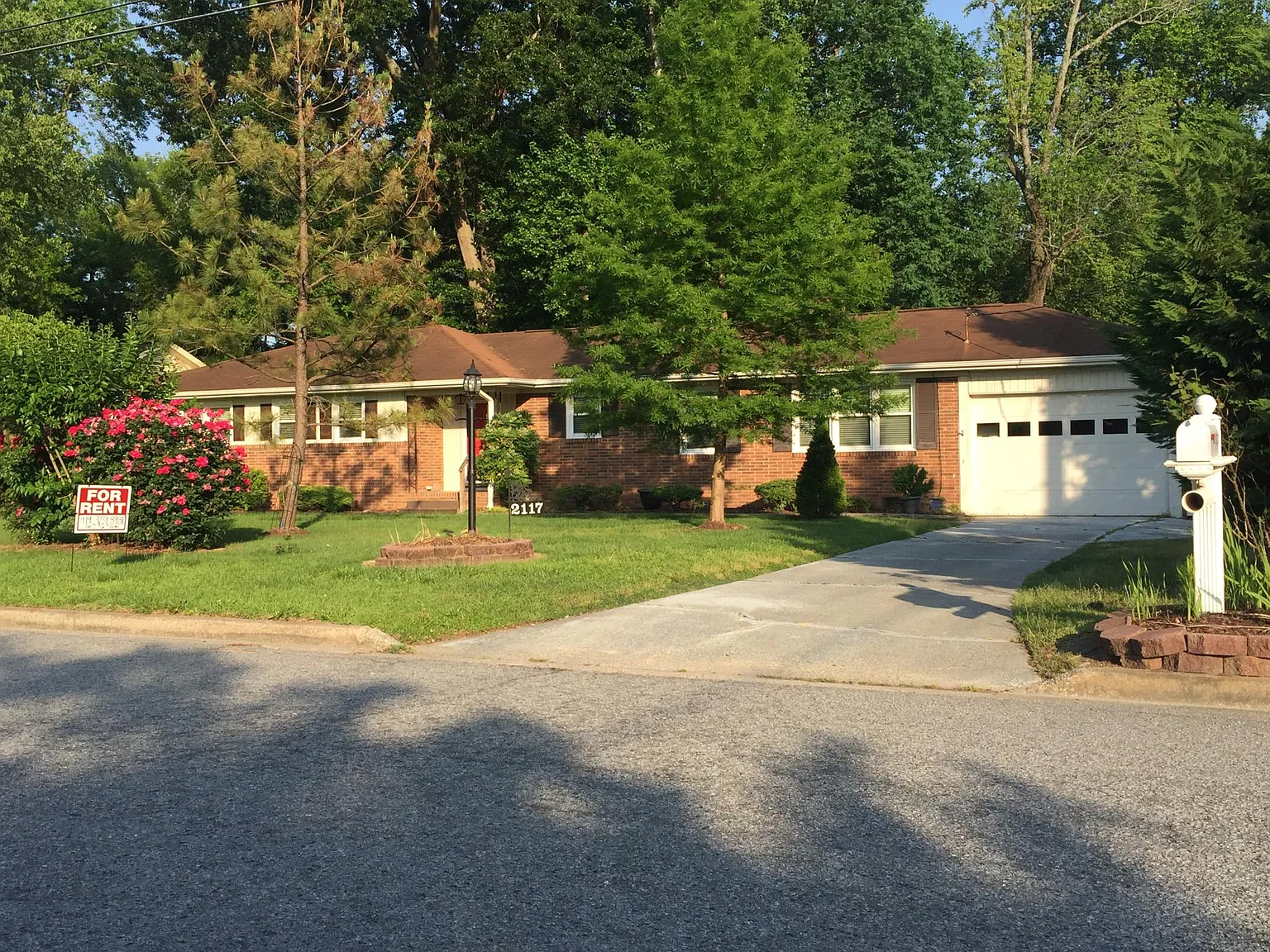 2117 Southview Dr — Photo 1