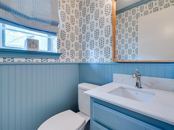 3rd image of 9541 Crestedge Cir