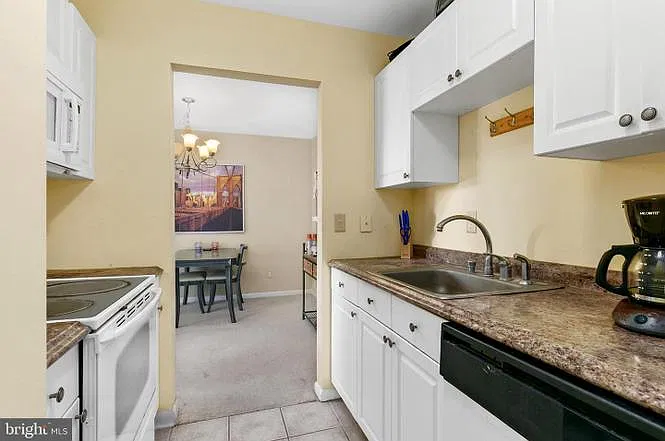 2 bed, 1024 sqft, $2,050 — Photo 3