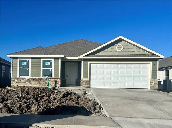 20205 W 194th St, Spring Hill, KS 66083