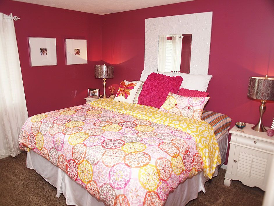 Guest Bedroom (model): walk in closet, fits king size furnit