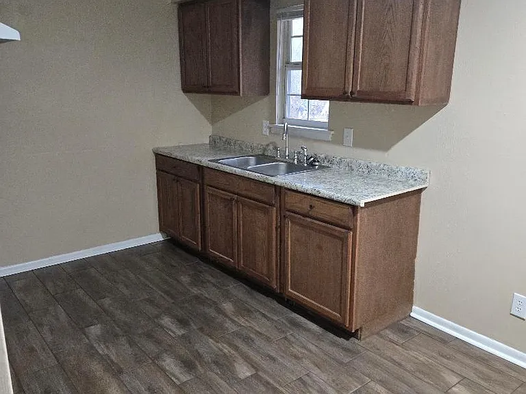 810 S Oak St #810 — Photo 3