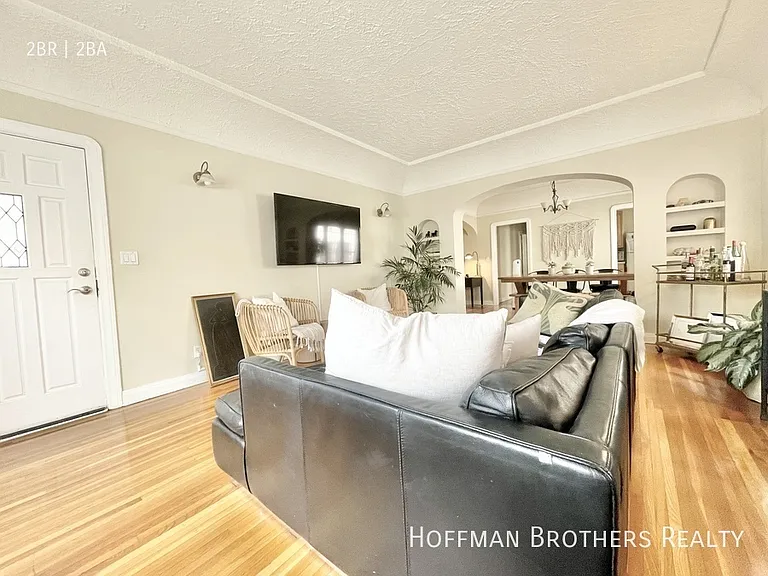 606 N Spaulding Ave #1/2 — Photo 2