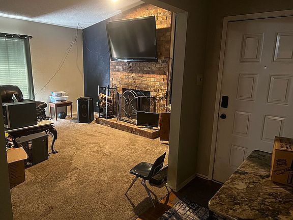 3rd image of 833 Shady Glen Ln