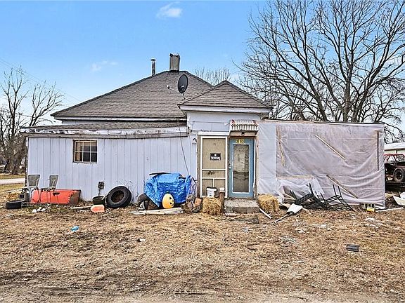 4th image of 313 E 3rd St