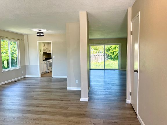 4th image of 3139 Larchmont Ln