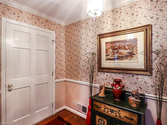 3rd image of 3505 Regents Park Ln