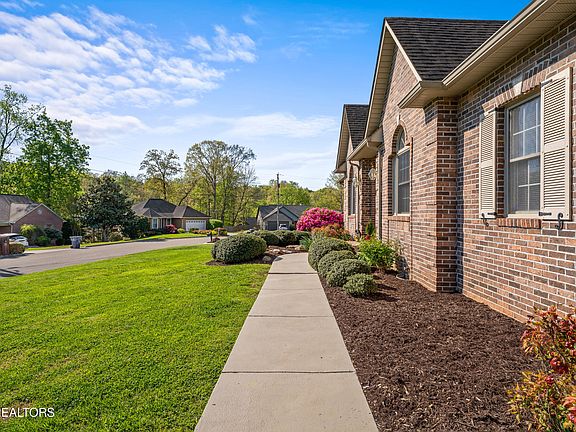 5th image of 3201 Roanoke Cir
