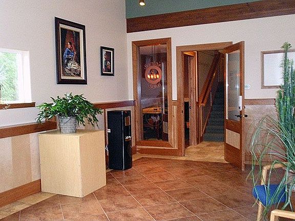 3rd image of 1005 SW Higgins Ave