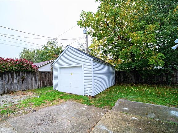 3rd image of 6215 Tall Oaks Dr