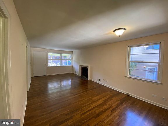 4th image of 2308 Crestmont Ave