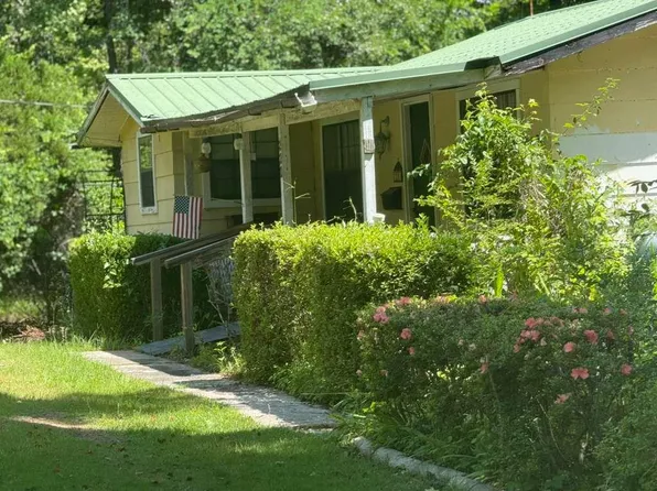 220 Presley Dr, Abbeville, AL 36310