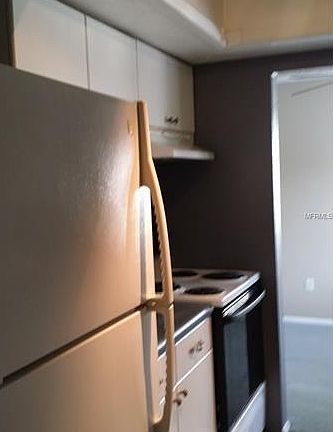 3rd image of 1589 Greenlea Dr APT 12