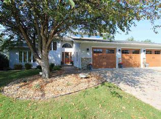 1515 Audubon Dr, Waterloo, IA 50701