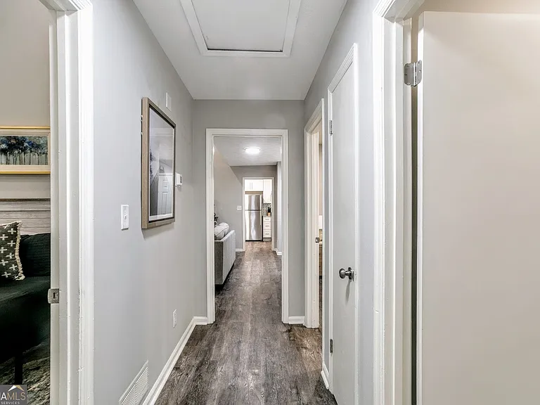 85 Wilhelmina Dr — Photo 14