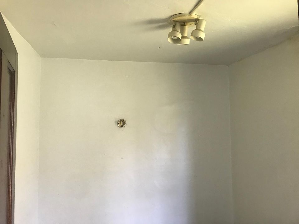 1st image of 222 Laurel St #2
