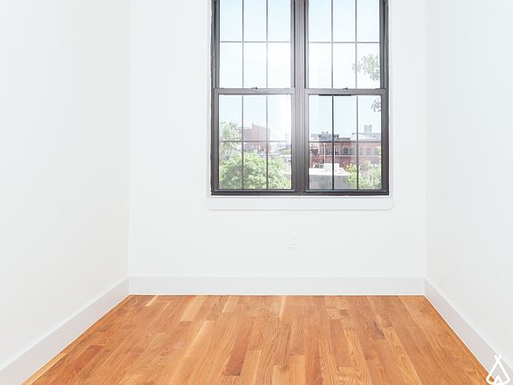 5th image of 241 Scholes St Floor 2