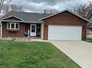 6511 Upper 22nd St N, Oakdale, MN 55128