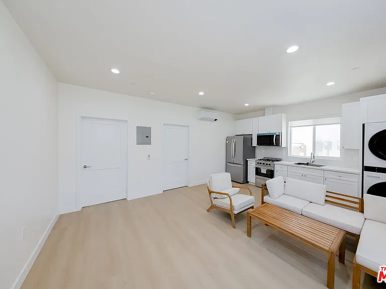 233 N Chicago St — Photo 5