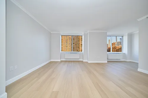 160 Riverside Blvd Photo 1