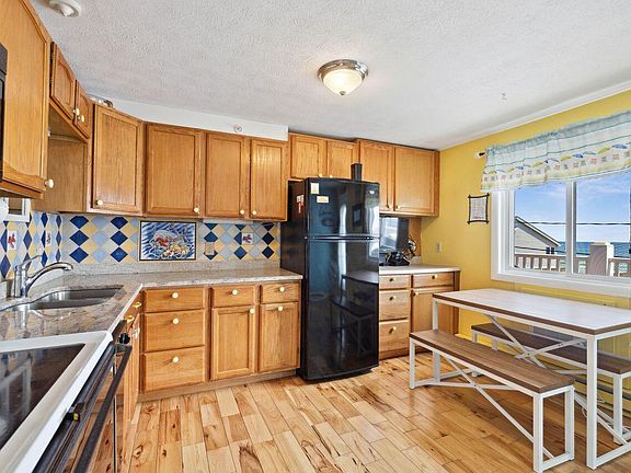 3rd image of 189 E Grand Avenue #305