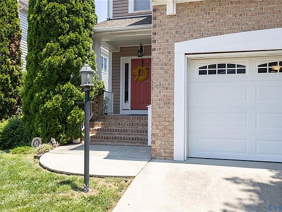 3rd image of 937 Gorham Ct