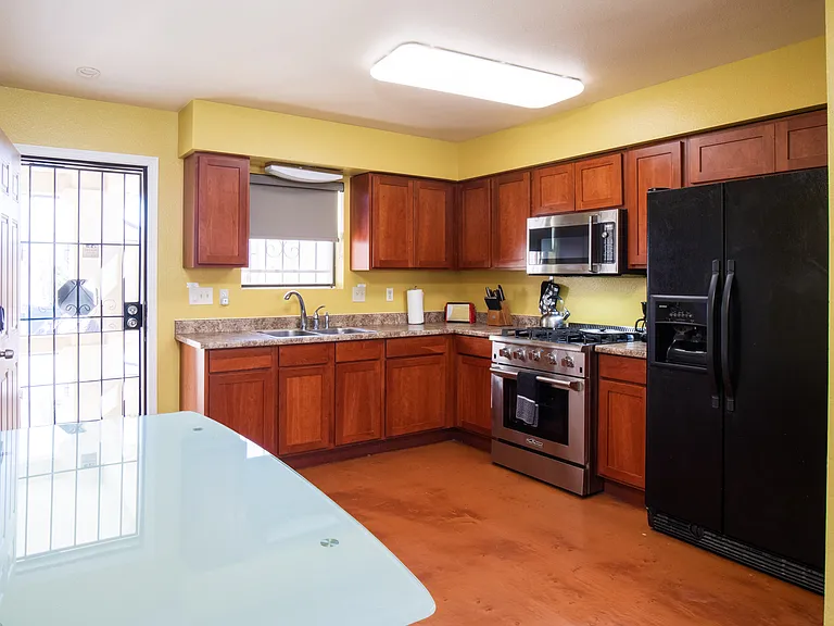 1327 E Pierce St — Photo 18