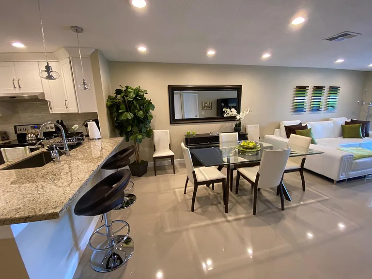 9285 Vista Del Lago #36F — Photo 6
