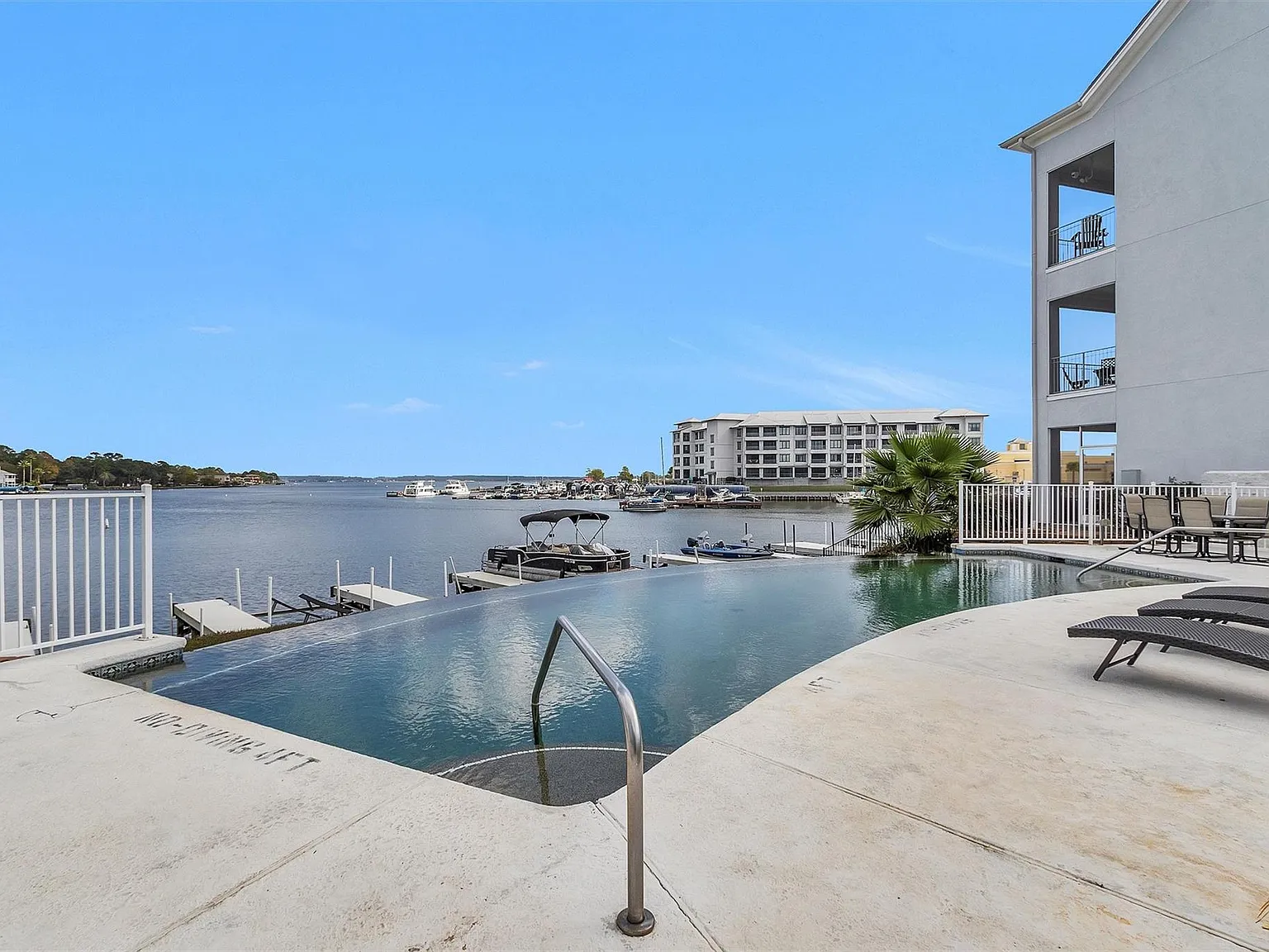 2 bed, 1.5 bath, 1155 sqft, $2,000 — Photo 4