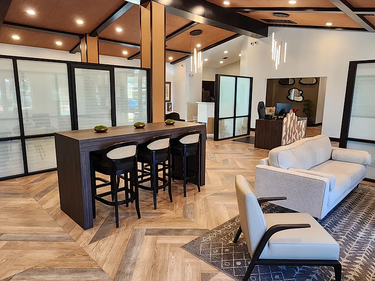 Diamond Sands Apartments — Photo 9