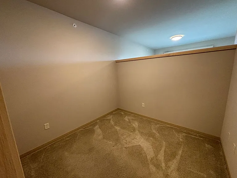 Lincoln Street Apartments — Photo 49