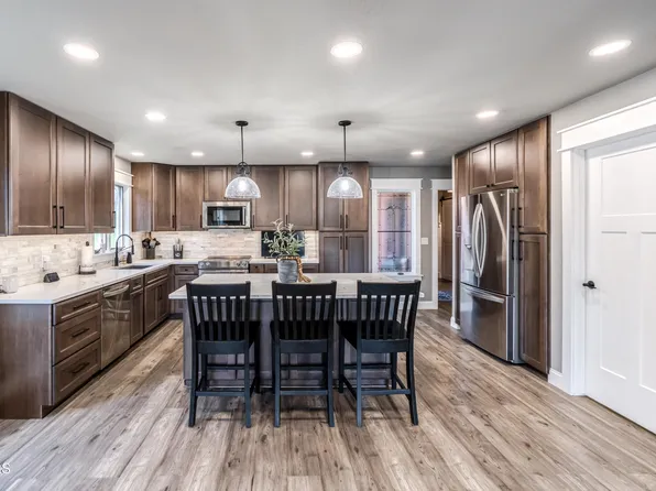 2914 Manitoba Ln, Bismarck, ND 58503