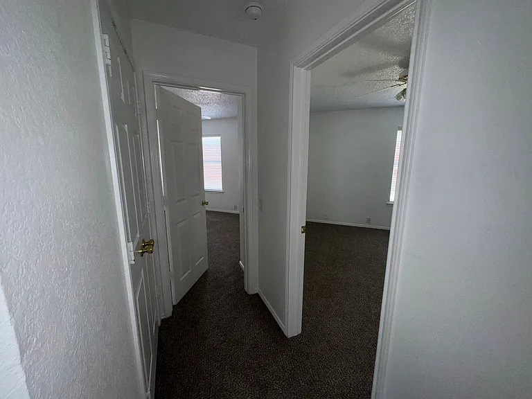 1128 Marshall Dr — Photo 49