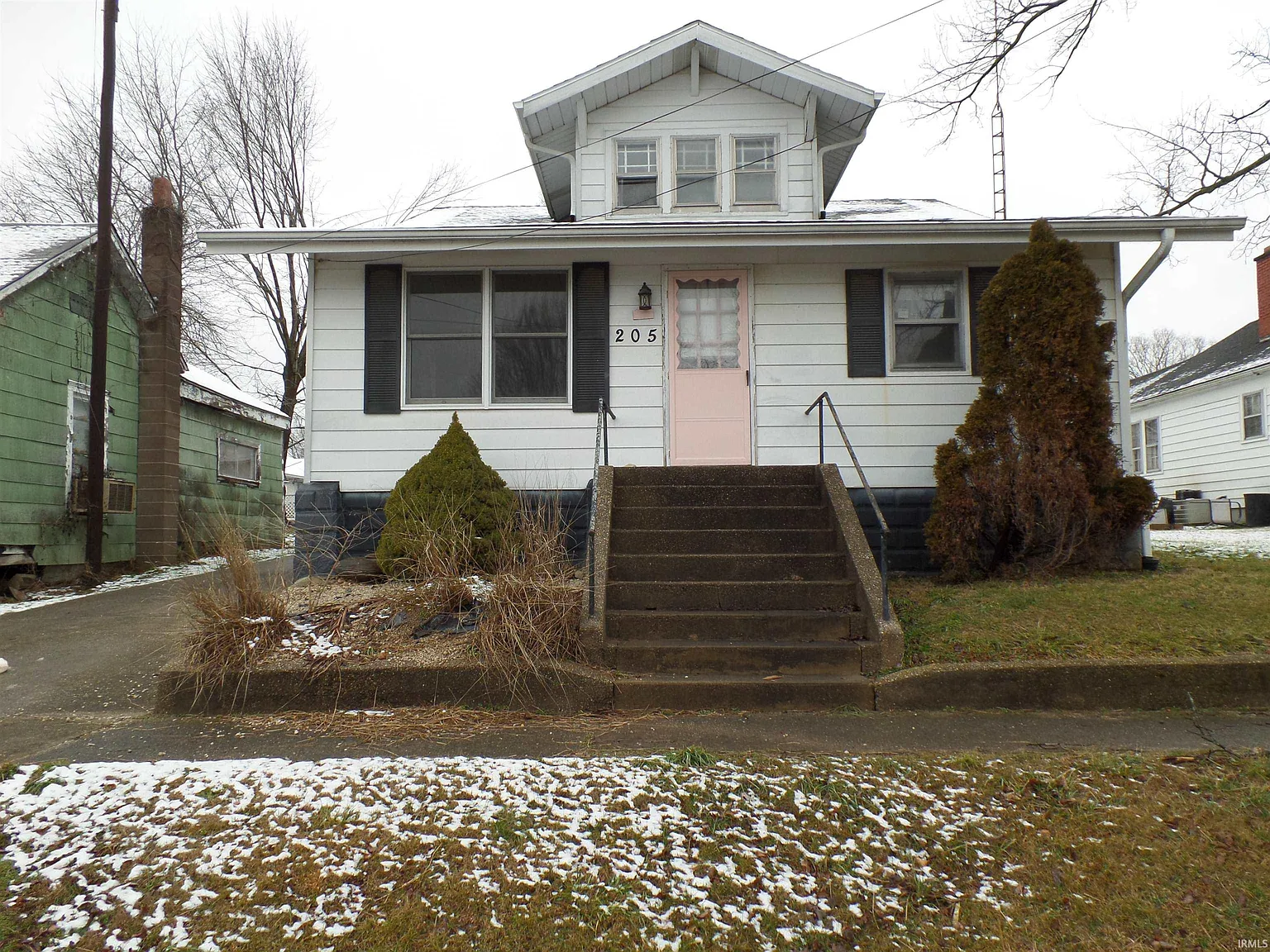 205 E Center St photo 1