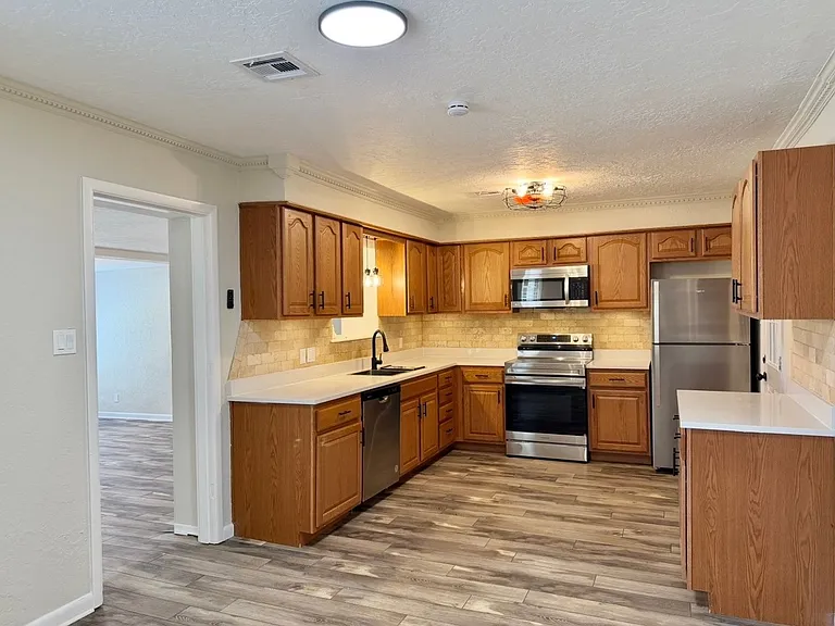 2712 NW Hilltop Dr — Photo 8
