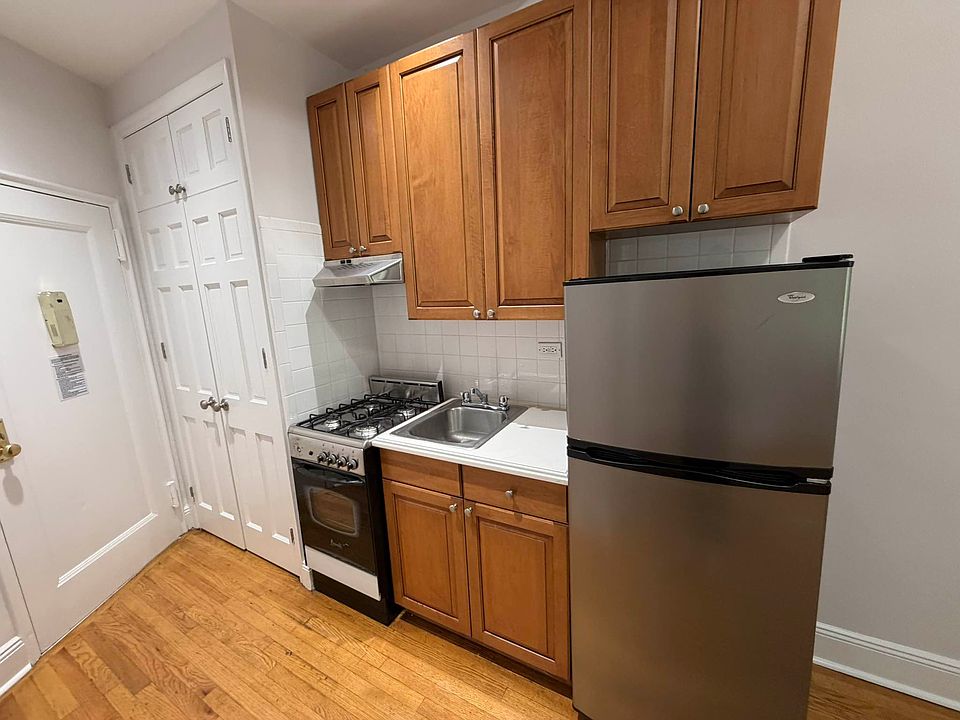 2nd image of 369 W 51st St APT 1B