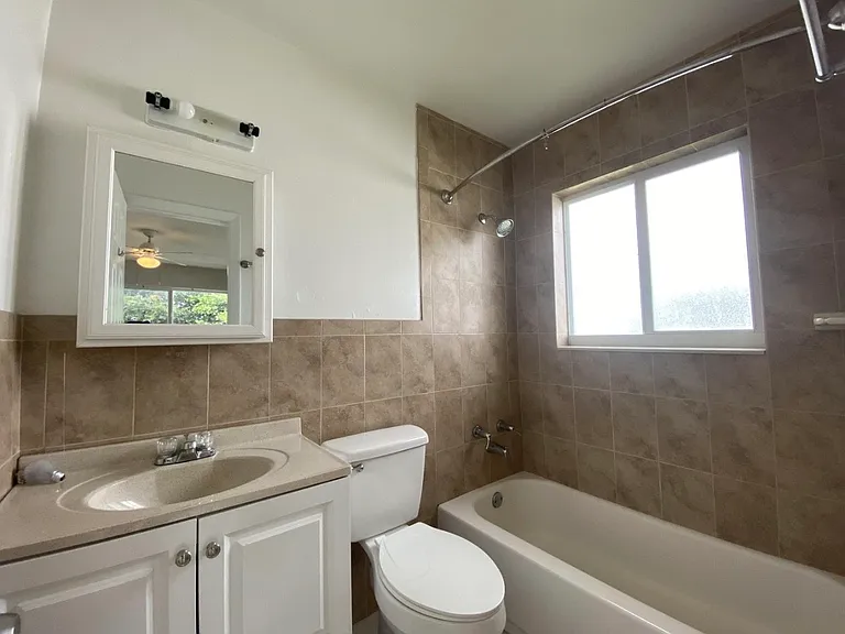 425 NE 7th Ave #3 — Photo 14