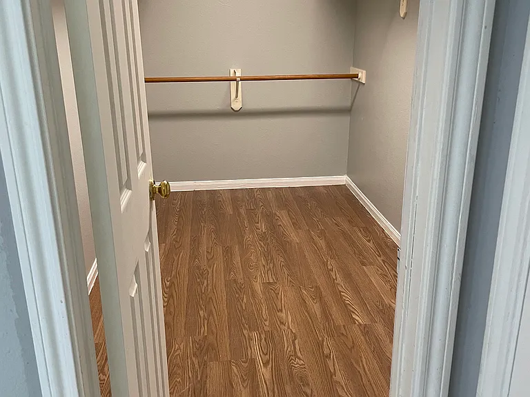 1401 Helmsley Dr — Photo 37