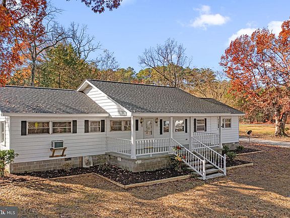 3rd image of 36 Washington Cir